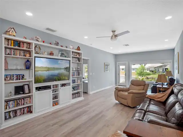 Listing Photo 8