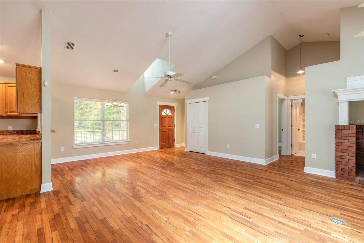 Listing Photo 8