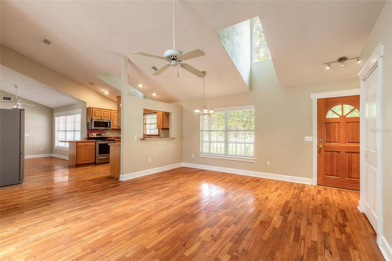 Listing Photo 10