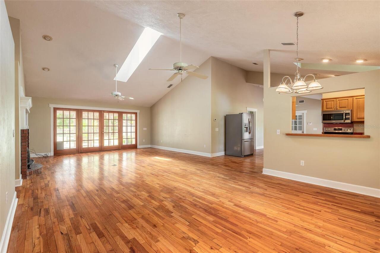Listing Photo 12