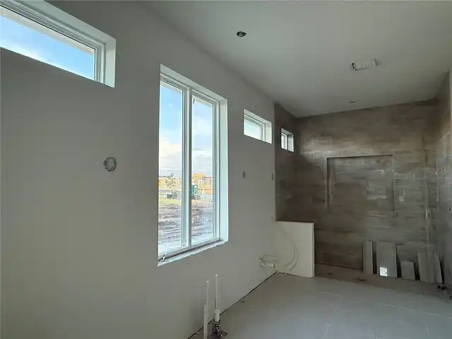 Listing Photo 10