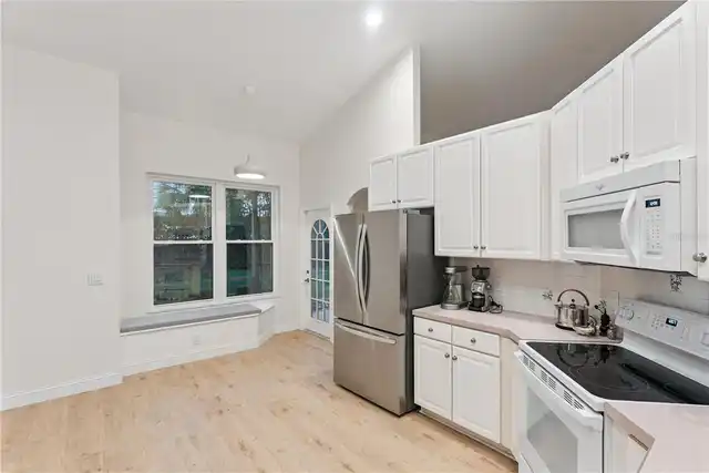 Listing Photo 12