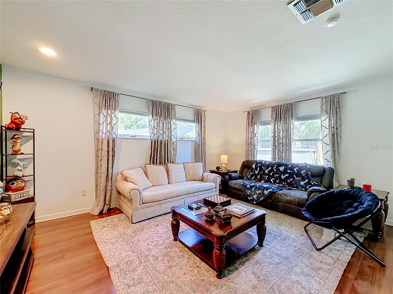 Listing Photo 12