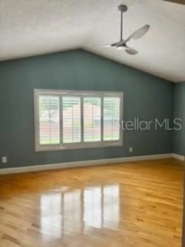 Listing Photo 9