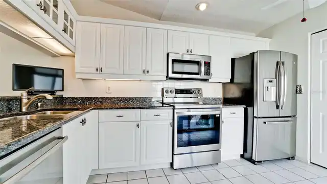 Listing Photo 17