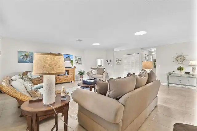 Listing Photo 12
