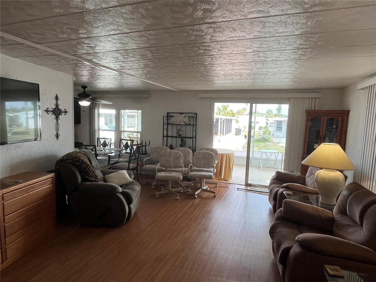 Listing Photo 11
