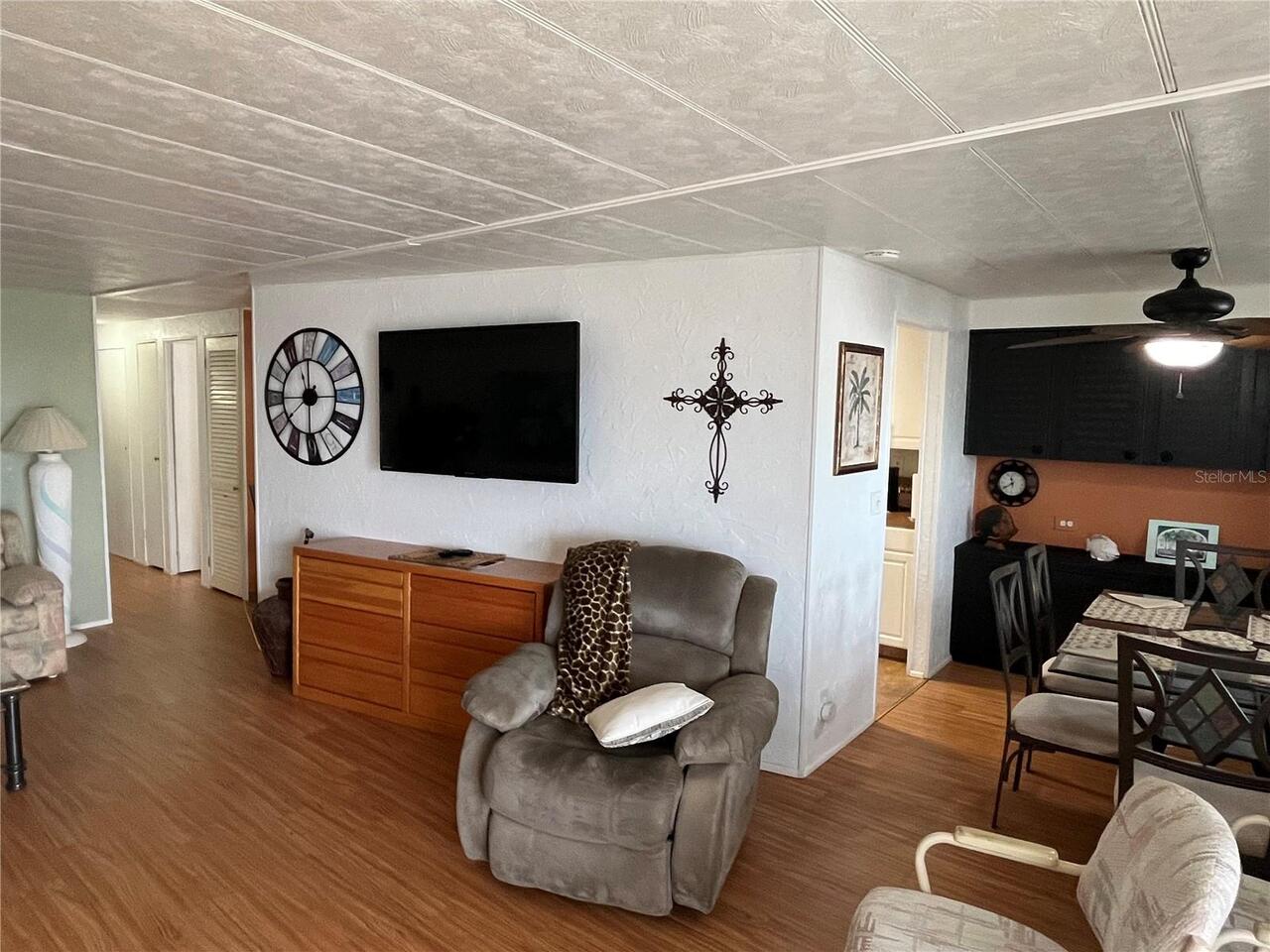 Listing Photo 12