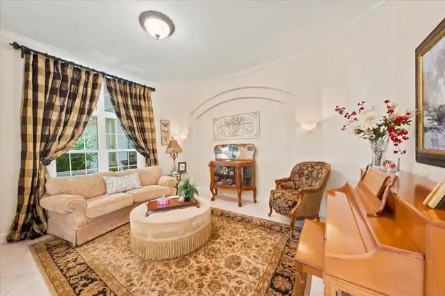 Listing Photo 6
