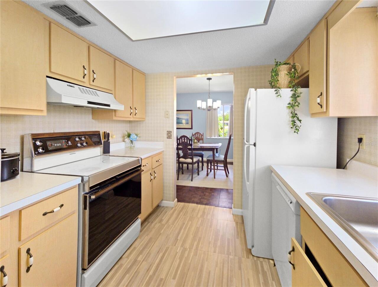 Listing Photo 9