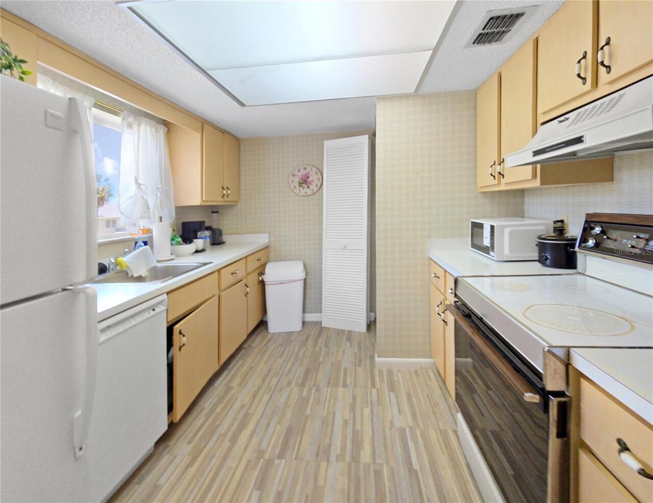 Listing Photo 10
