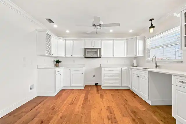 Listing Photo 12