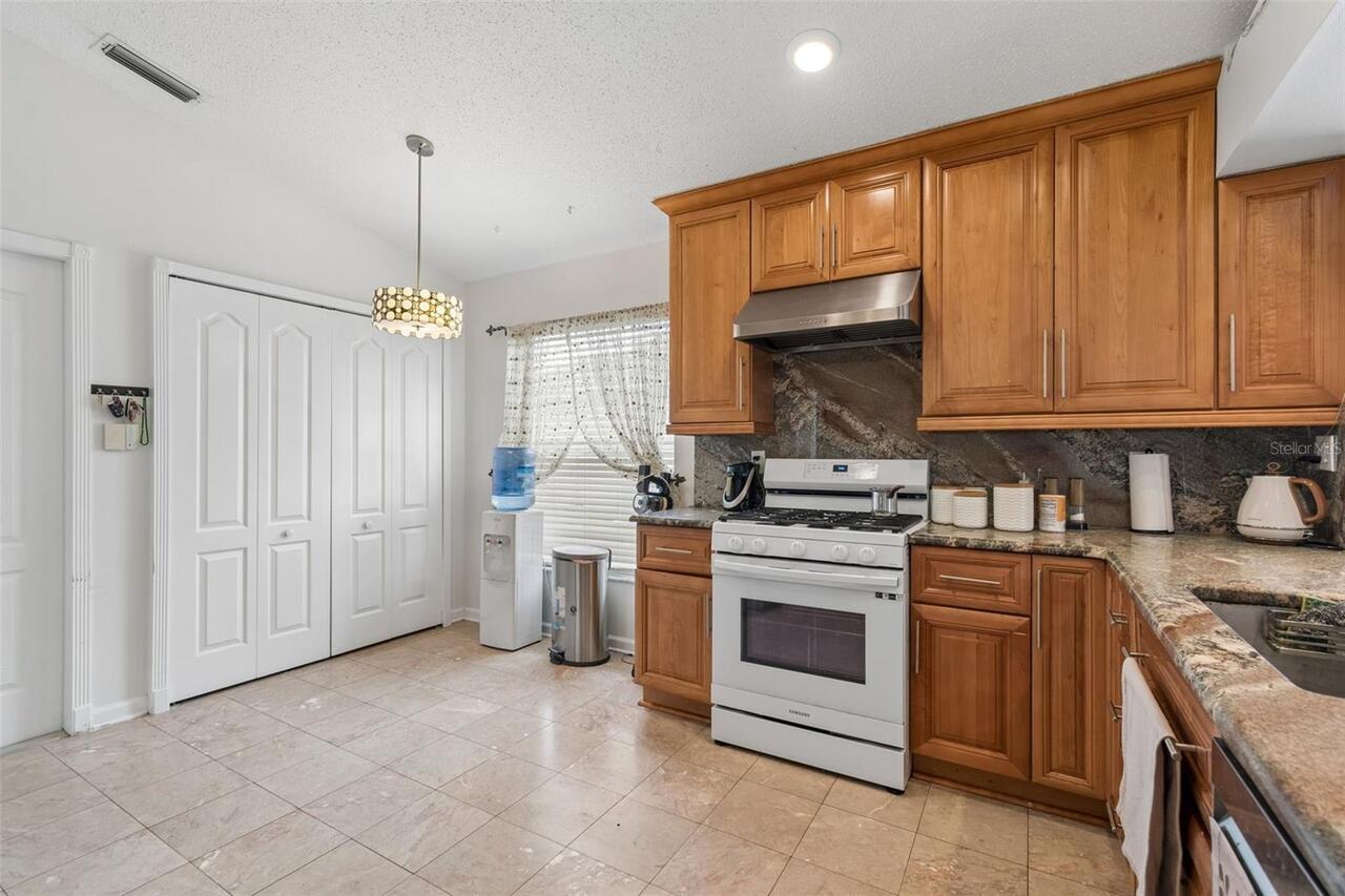 Listing Photo 12
