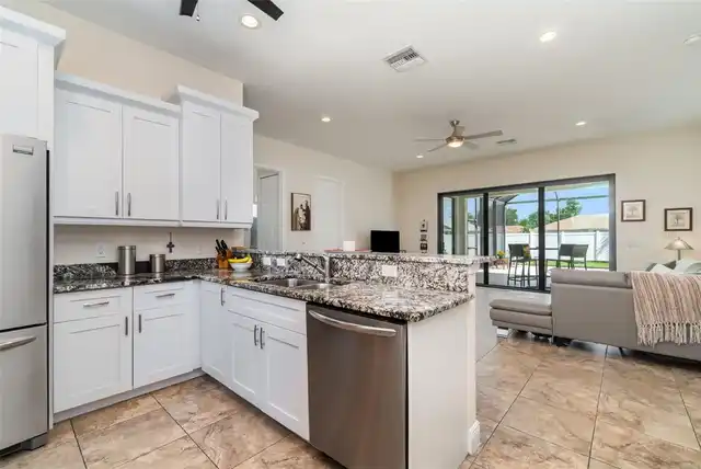 Listing Photo 8