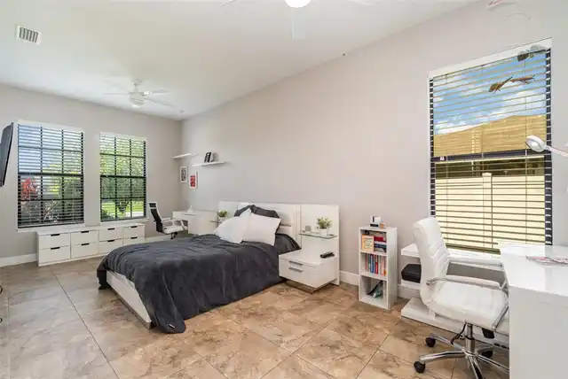 Listing Photo 14