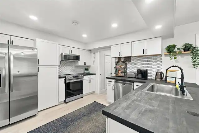 Listing Photo 11