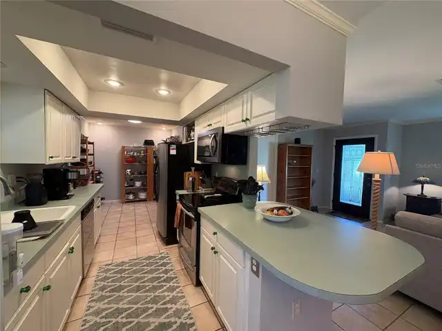 Listing Photo 12