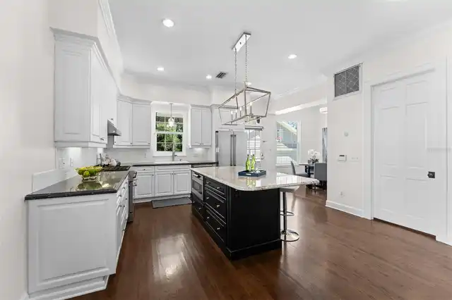 Listing Photo 11