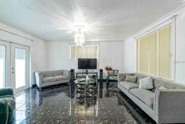 Listing Photo 9