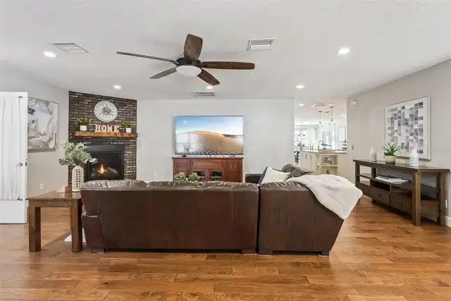 Listing Photo 6