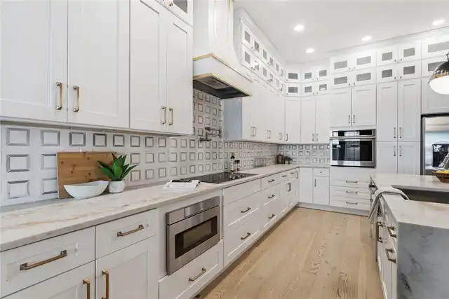 Listing Photo 12