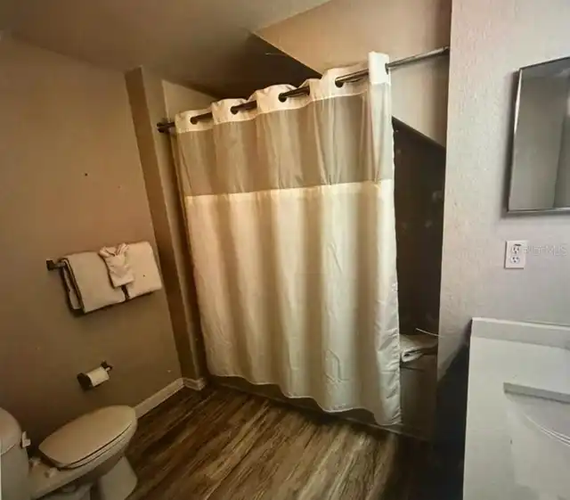 Listing Photo 8