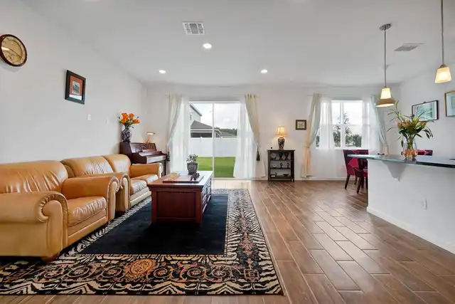 Listing Photo 8