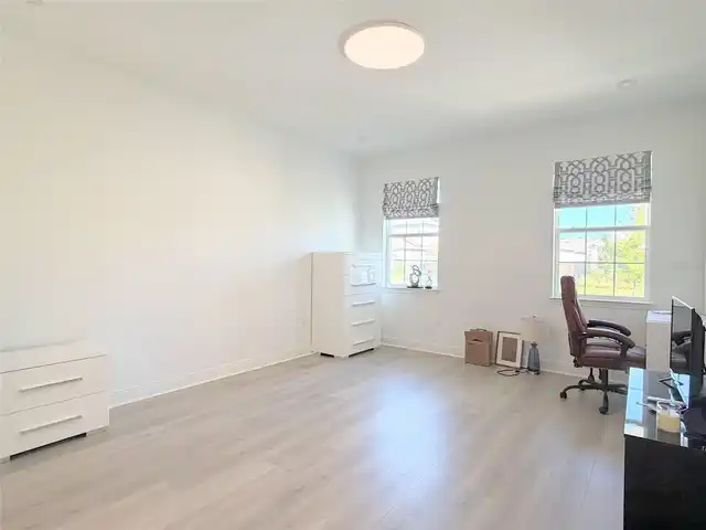 Listing Photo 8
