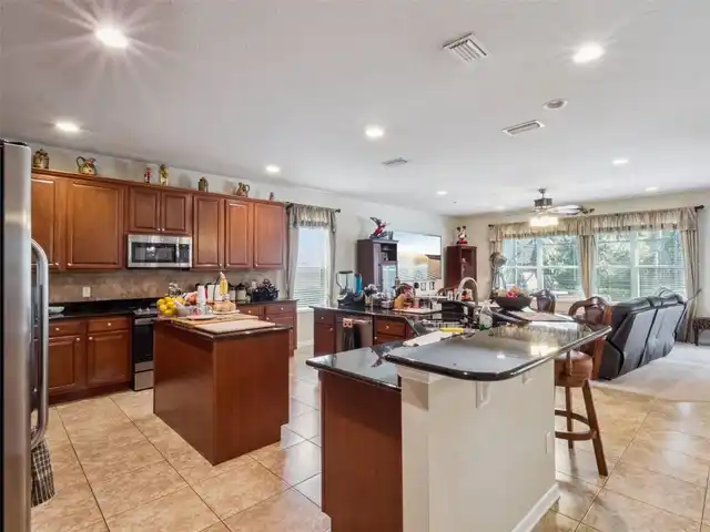 Listing Photo 16