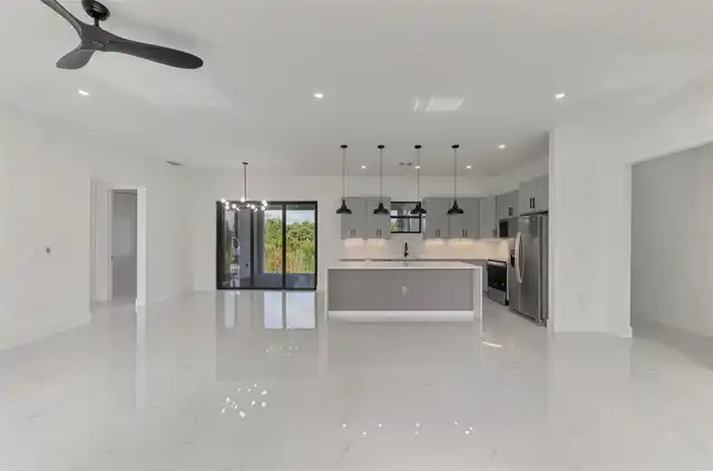 Listing Photo 11