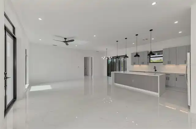 Listing Photo 12