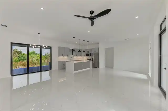 Listing Photo 14