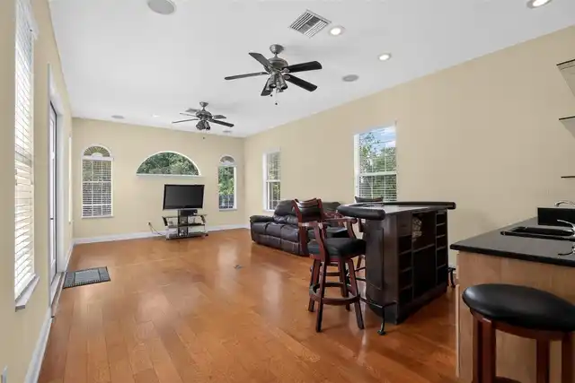 Listing Photo 15
