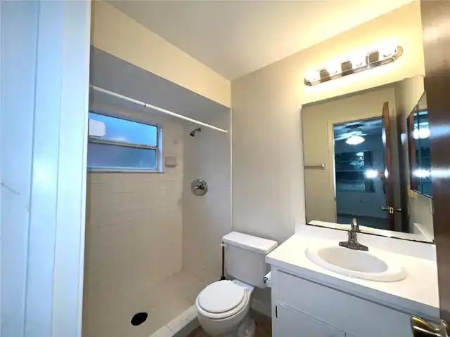 Listing Photo 12