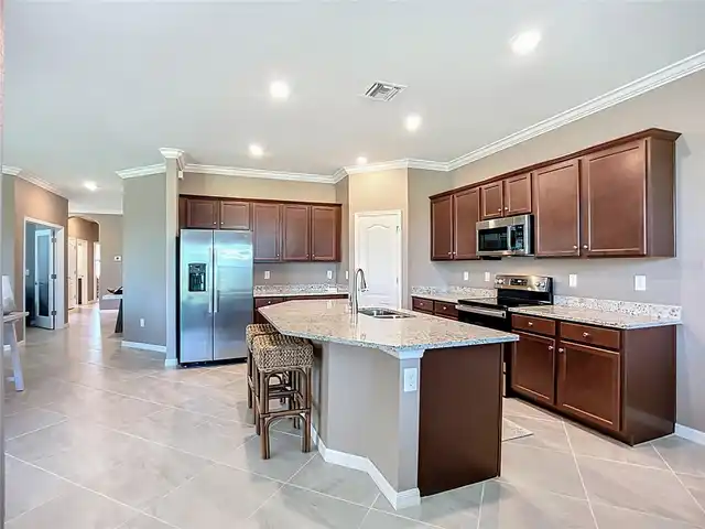 Listing Photo 9