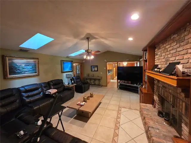 Listing Photo 6