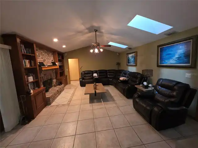 Listing Photo 8