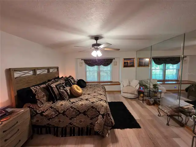 Listing Photo 11