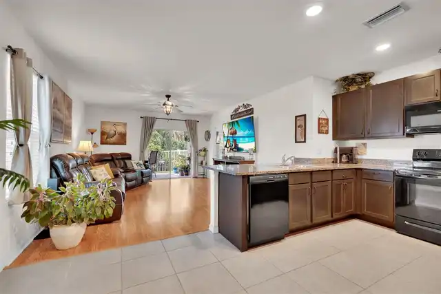 Listing Photo 11