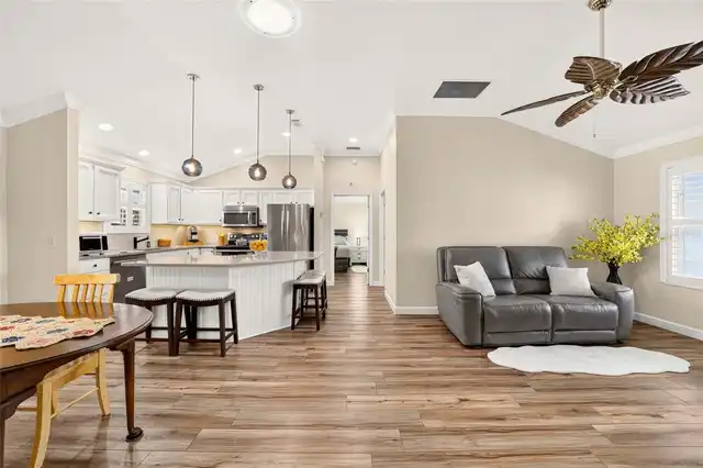 Listing Photo 11
