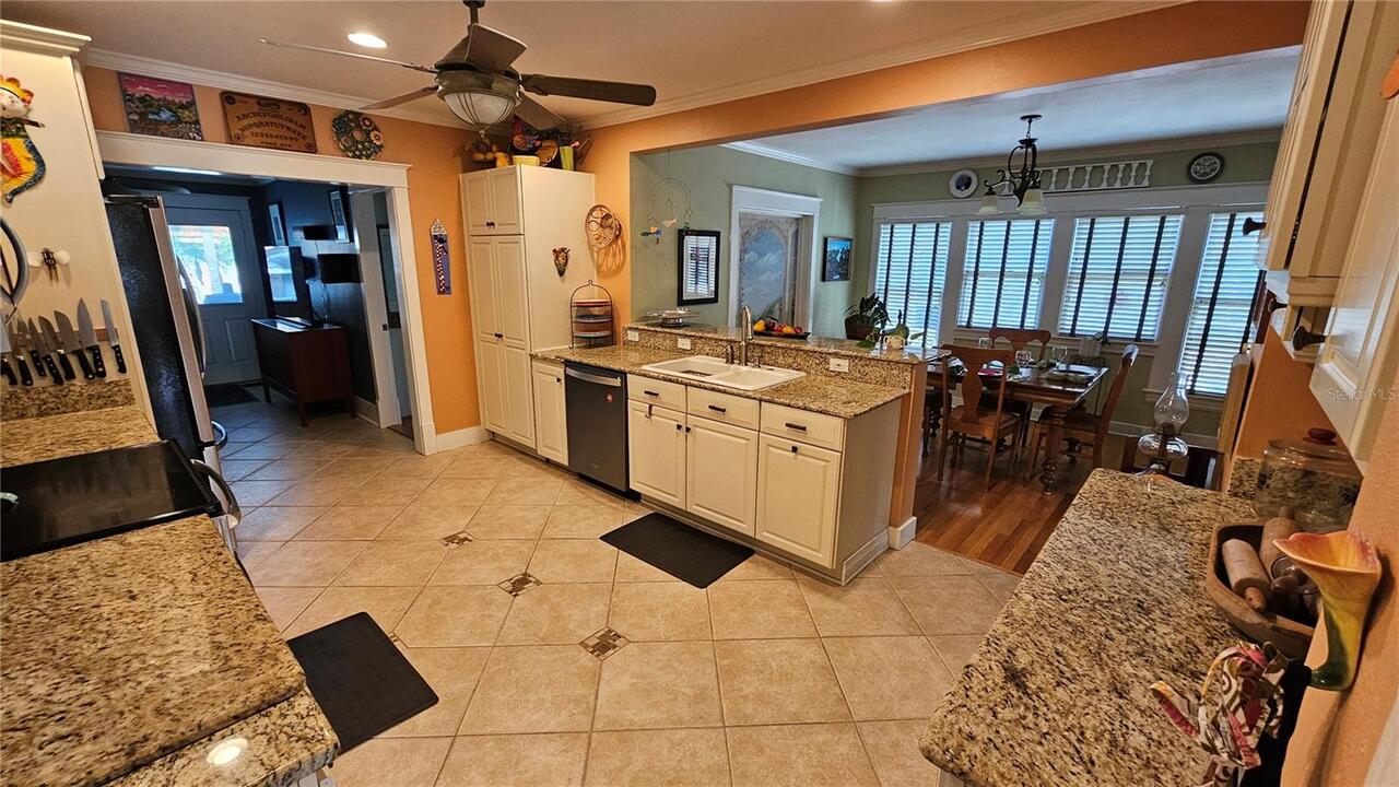 Listing Photo 11