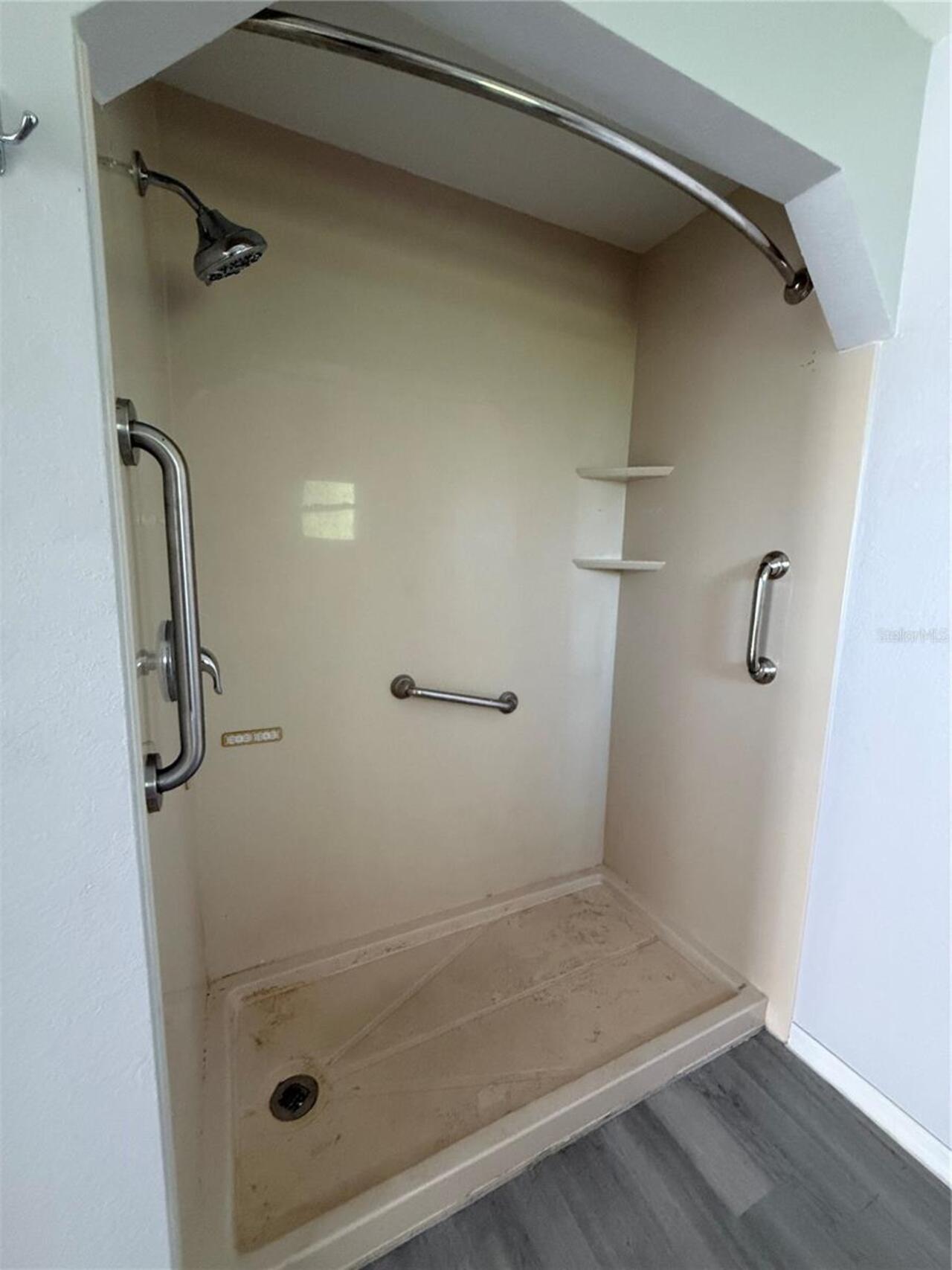 Listing Photo 14