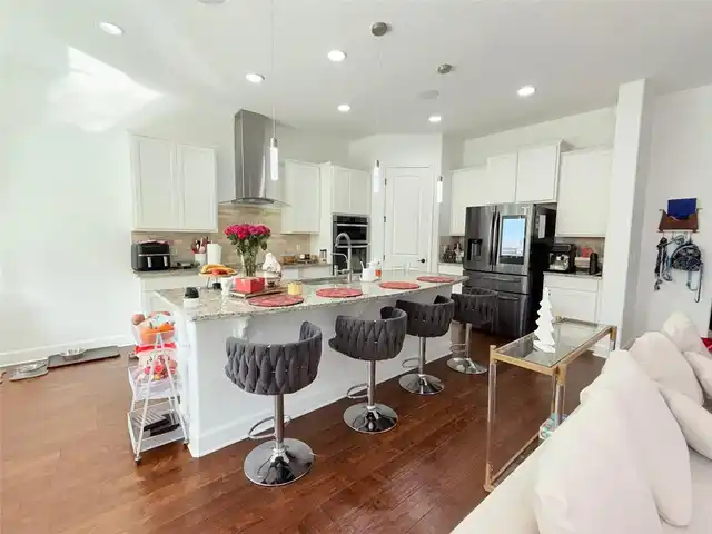 Listing Photo 4