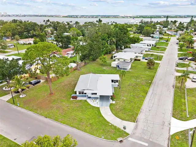 Listing Photo 9