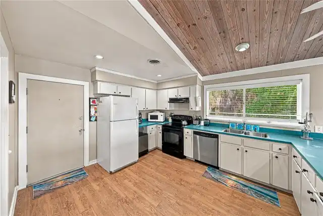Listing Photo 7
