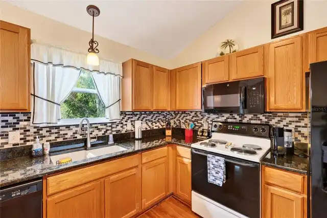Listing Photo 10
