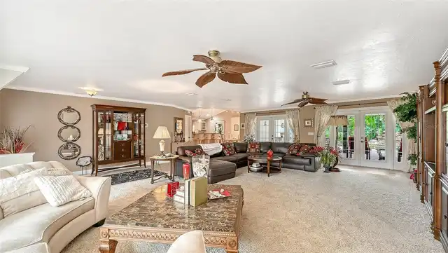 Listing Photo 9