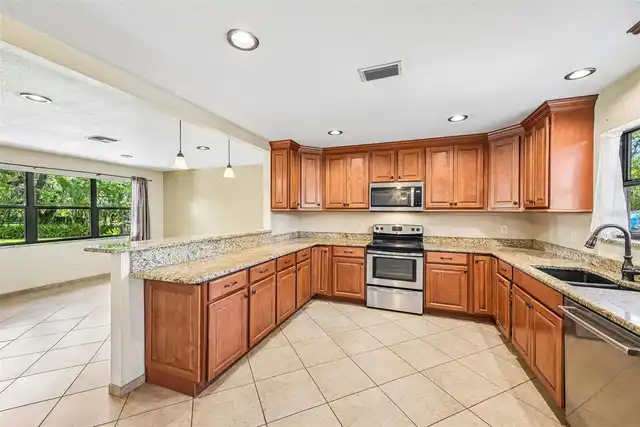 Listing Photo 12