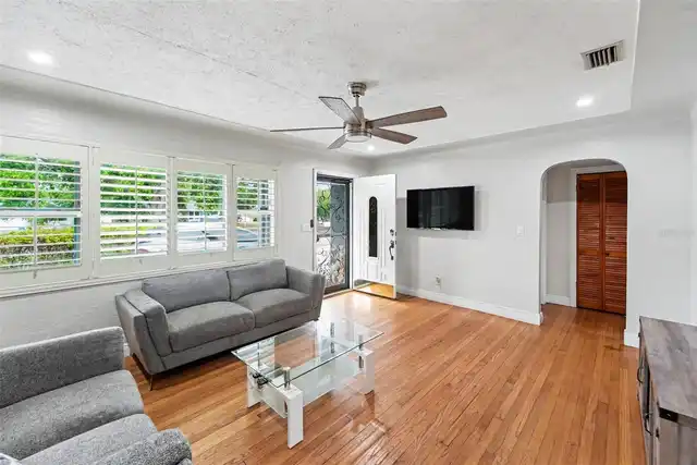 Listing Photo 9