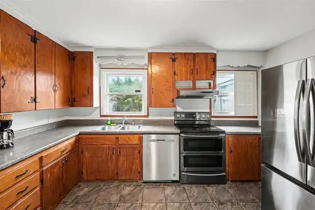 Listing Photo 10